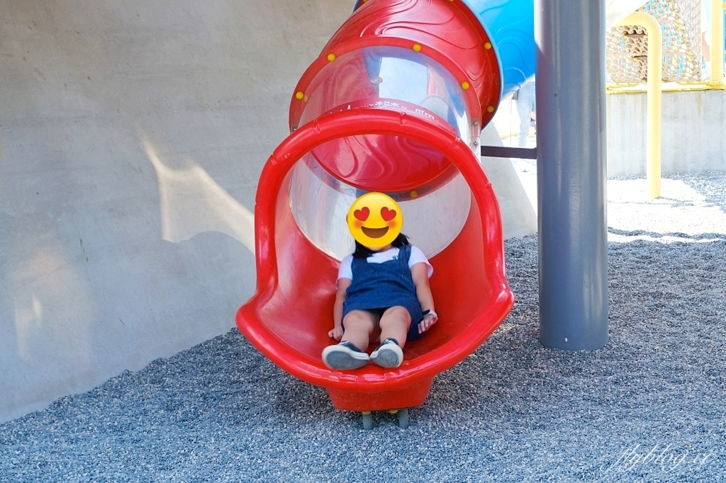 台南南區｜健康綠洲公園．充滿沖繩風情，3層樓高旋轉式溜滑梯，24公尺雙軌滑索 @飛天璇的口袋