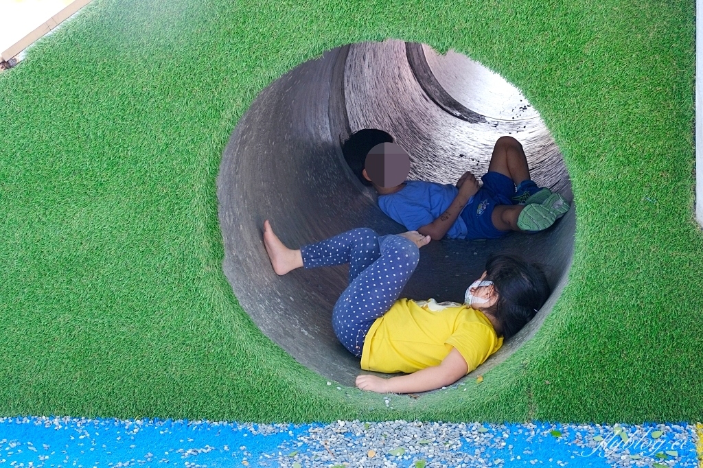 台南南區｜健康綠洲公園．充滿沖繩風情，3層樓高旋轉式溜滑梯，24公尺雙軌滑索 @飛天璇的口袋