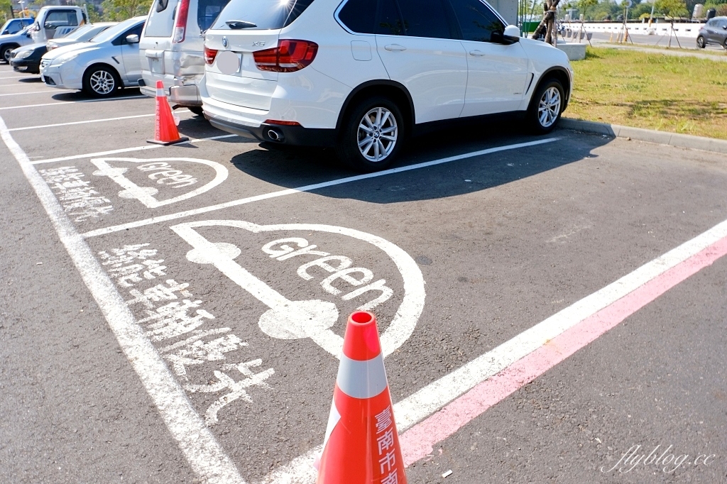 台南南區｜健康綠洲公園．充滿沖繩風情，3層樓高旋轉式溜滑梯，24公尺雙軌滑索 @飛天璇的口袋