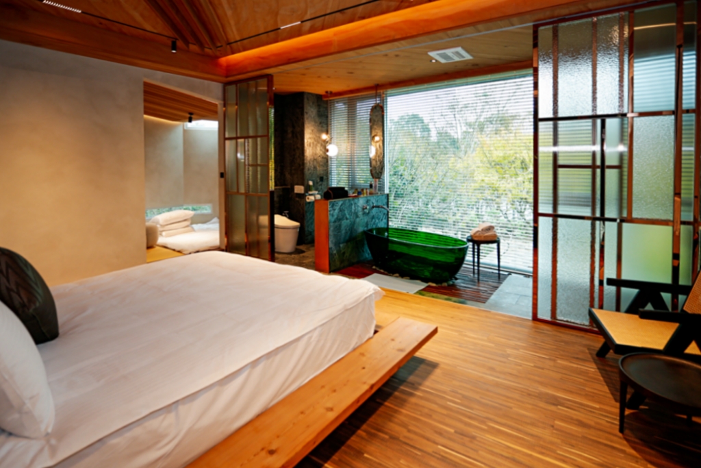 苗栗卓蘭｜寨酌然野奢庄園．苗栗五星級露營區，奢華Villa肆院一泊二食 @飛天璇的口袋