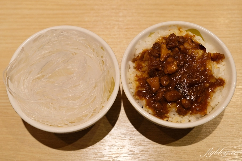 台中北屯｜石二鍋．網友推薦平價火鍋天花板，新湯底蒜香胡椒鍋上市了 @飛天璇的口袋