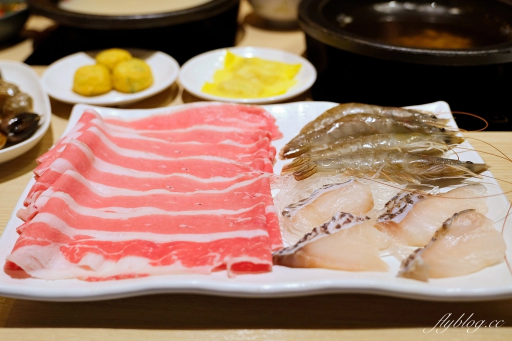 台中北屯｜石二鍋．網友推薦平價火鍋天花板，新湯底蒜香胡椒鍋上市了 @飛天璇的口袋