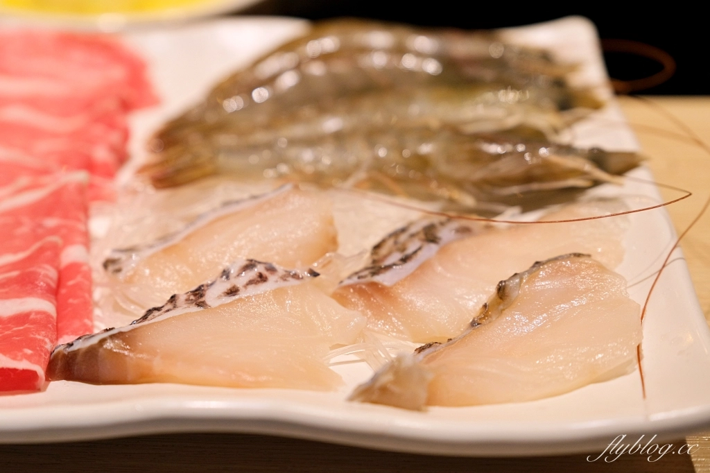 台中北屯｜石二鍋．網友推薦平價火鍋天花板，新湯底蒜香胡椒鍋上市了 @飛天璇的口袋