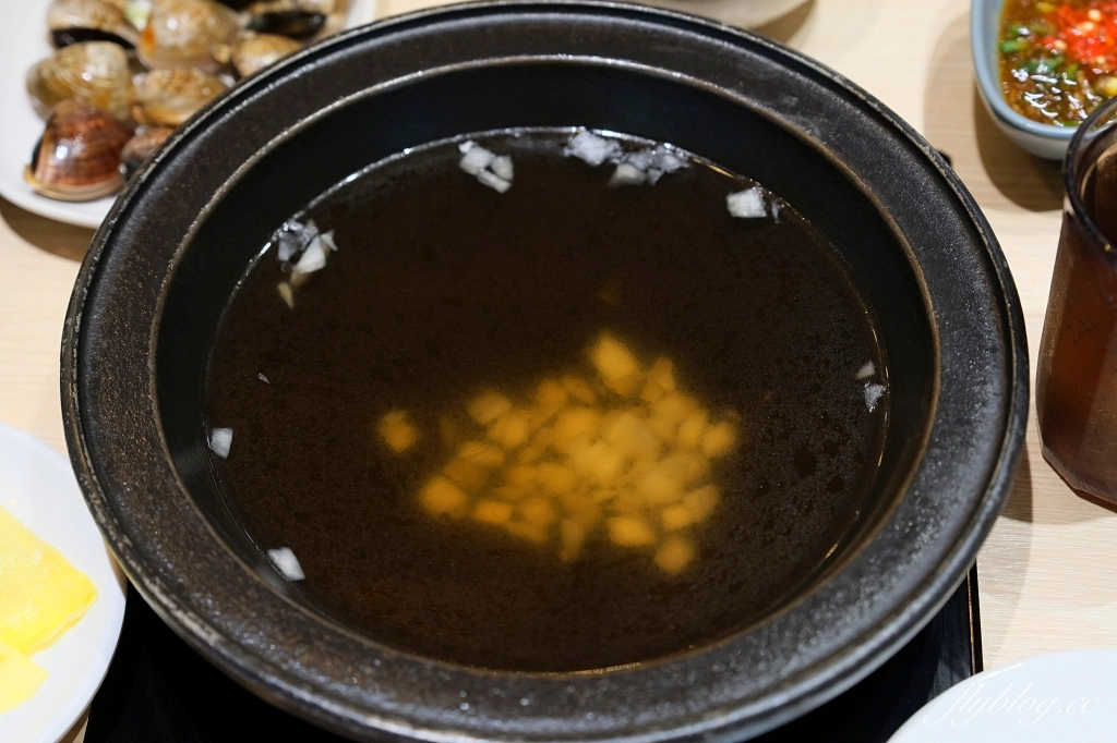 台中北屯｜石二鍋．網友推薦平價火鍋天花板，新湯底蒜香胡椒鍋上市了 @飛天璇的口袋