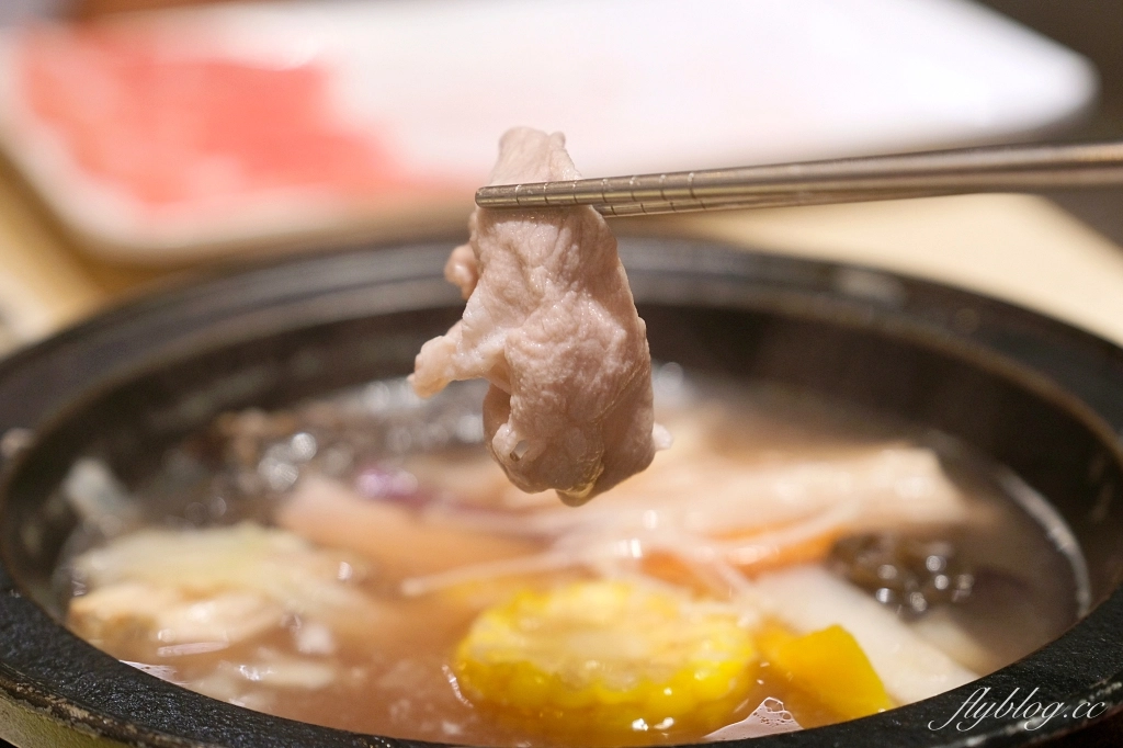 台中北屯｜石二鍋．網友推薦平價火鍋天花板，新湯底蒜香胡椒鍋上市了 @飛天璇的口袋