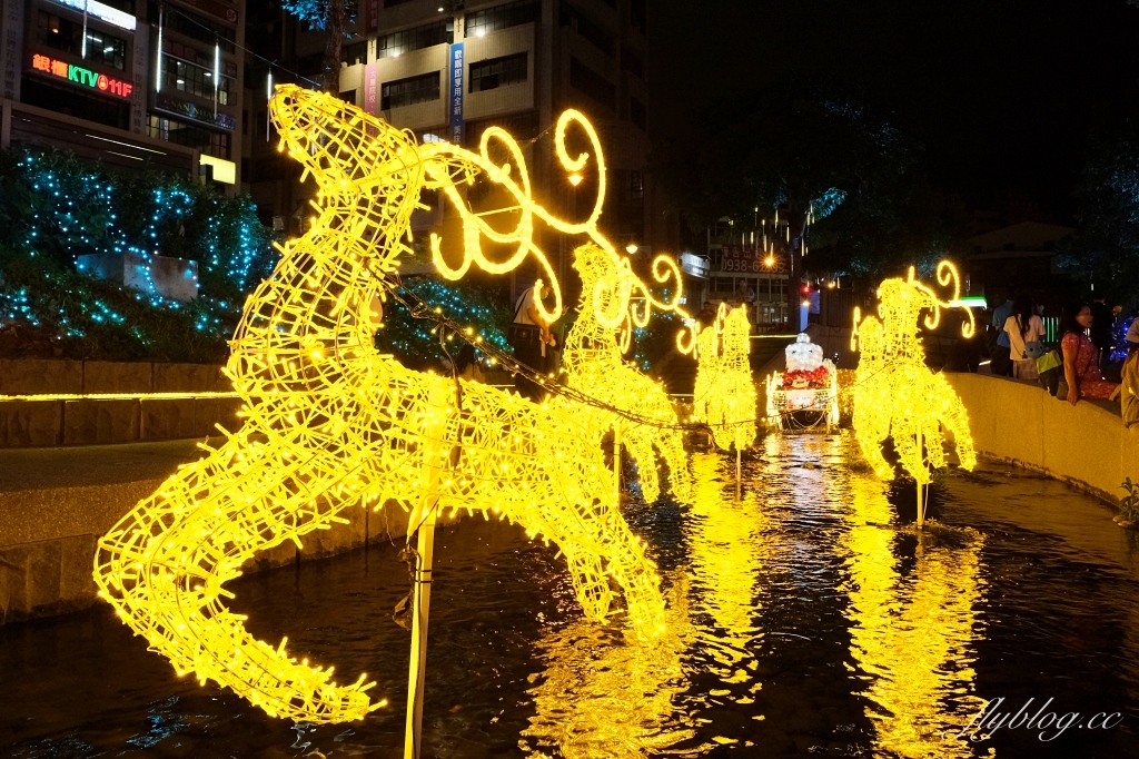 台中旅遊｜2023新盛綠川水岸廊道．台中耶誕嘉年華，可愛的聖誕老公公拉雪橇 @飛天璇的口袋