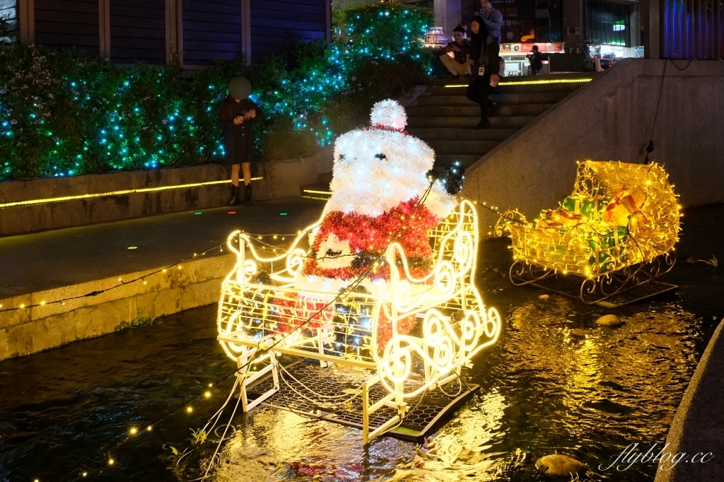 台中旅遊｜2023新盛綠川水岸廊道．台中耶誕嘉年華，可愛的聖誕老公公拉雪橇 @飛天璇的口袋