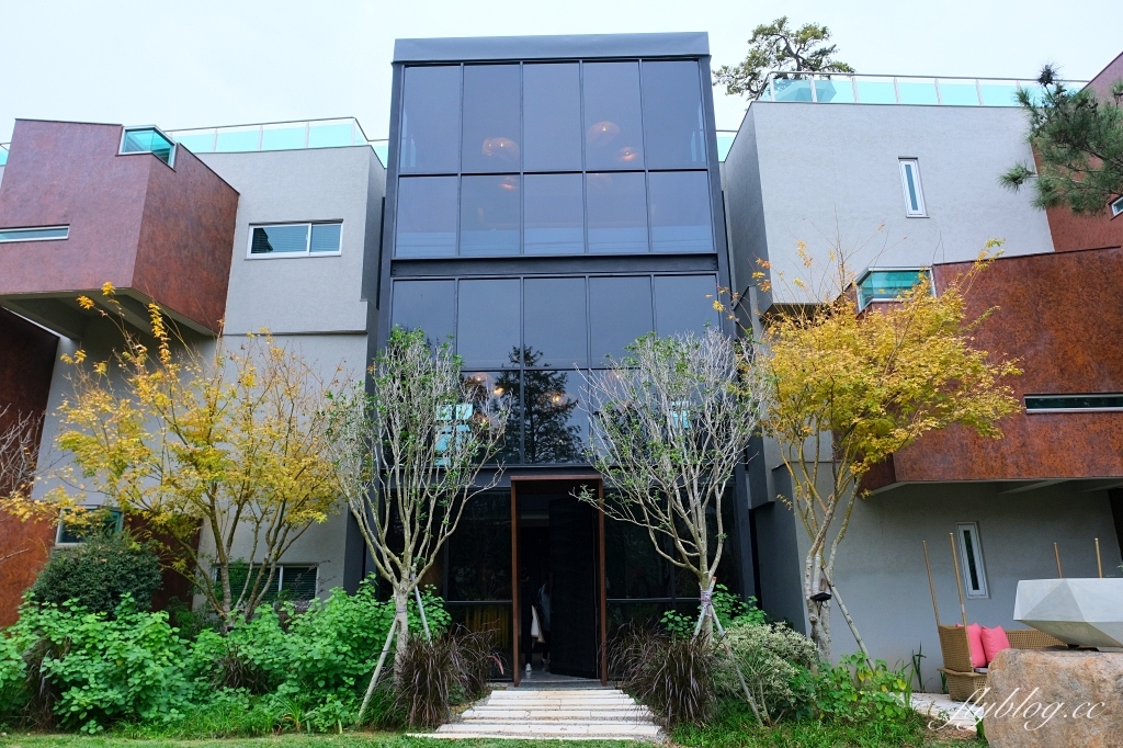 苗栗卓蘭｜寨酌然野奢庄園．苗栗五星級露營區，奢華Villa肆院一泊二食 @飛天璇的口袋