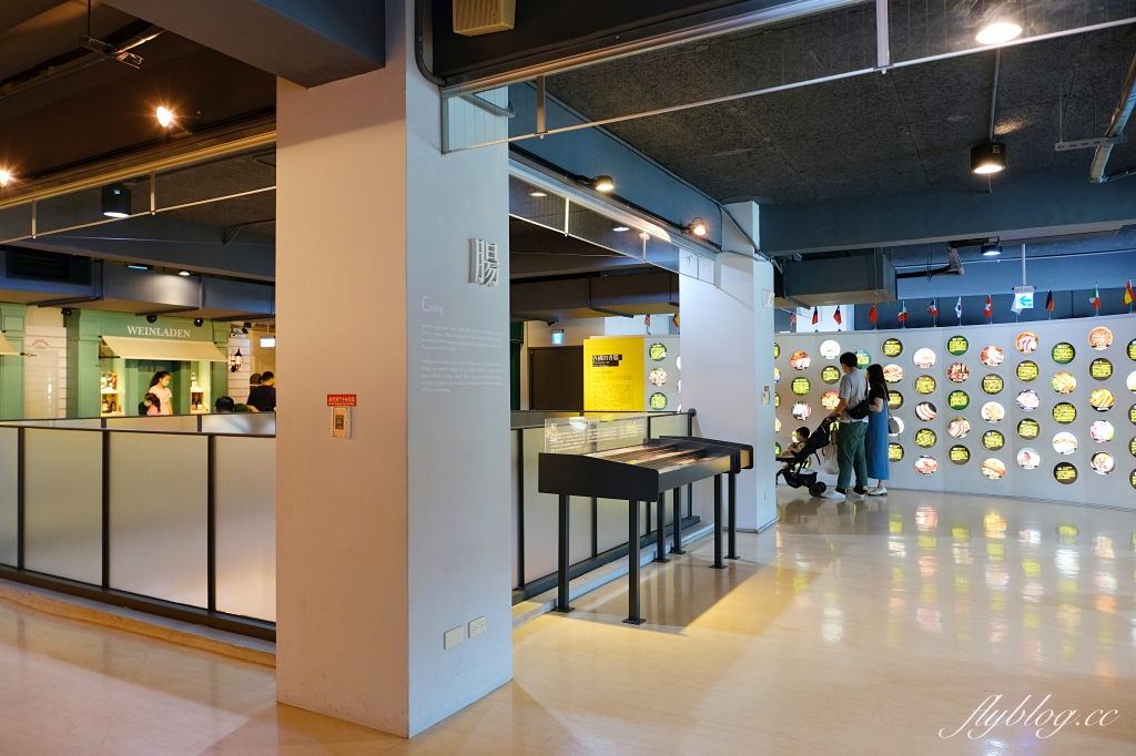 台南南區｜黑橋牌香腸博物館．巨型香腸觀光工廠，復刻台南傳統街道市場 @飛天璇的口袋