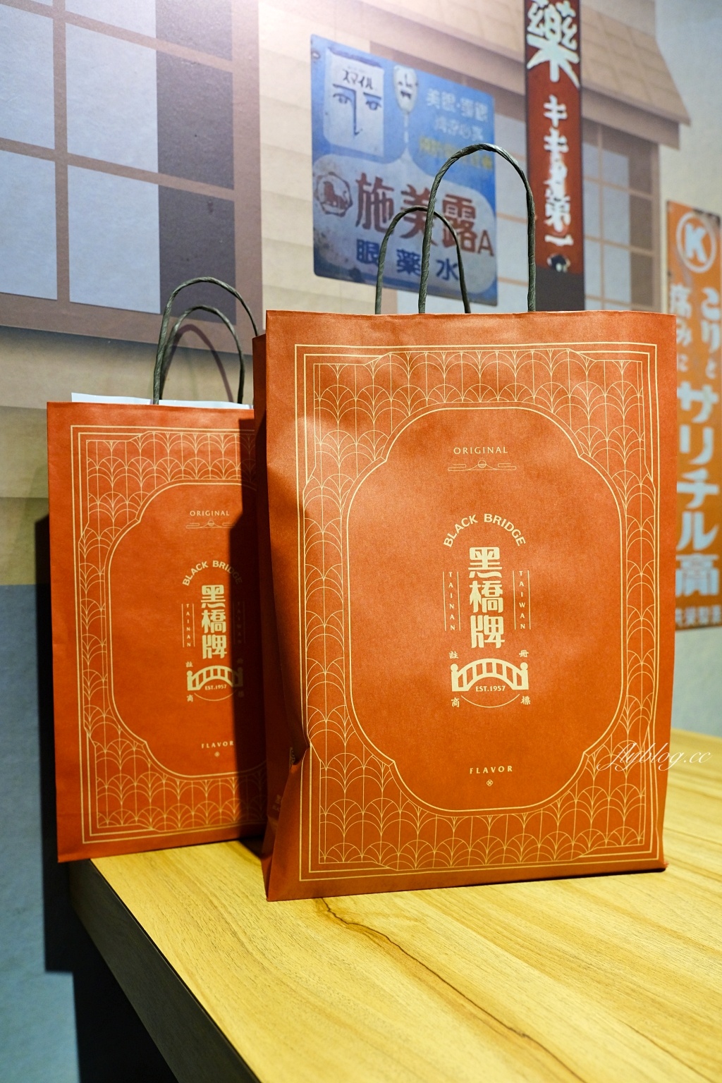 台南南區｜黑橋牌香腸博物館．巨型香腸觀光工廠，復刻台南傳統街道市場 @飛天璇的口袋