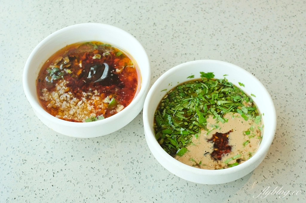 台中西屯｜海底撈火鍋．特殊服務有哪些？隱藏版吃法和特色醬料介紹 @飛天璇的口袋