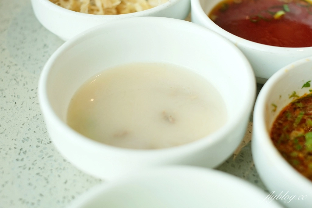 台中西屯｜海底撈火鍋．特殊服務有哪些？隱藏版吃法和特色醬料介紹 @飛天璇的口袋