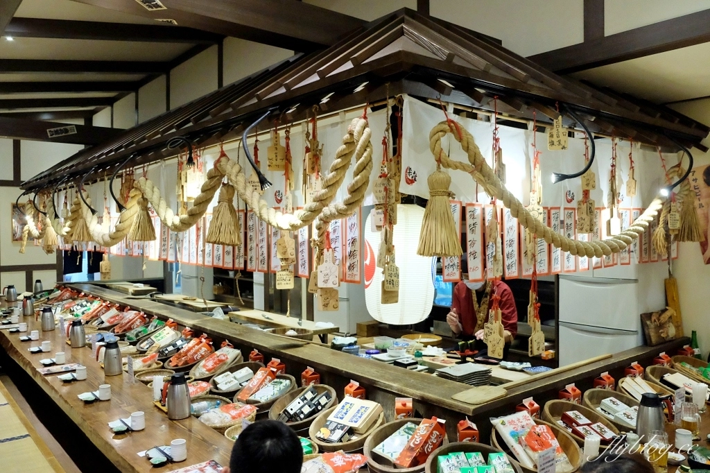 台中北屯｜樂座爐端燒．用船槳送菜到面前，日式榻榻米用餐區 @飛天璇的口袋