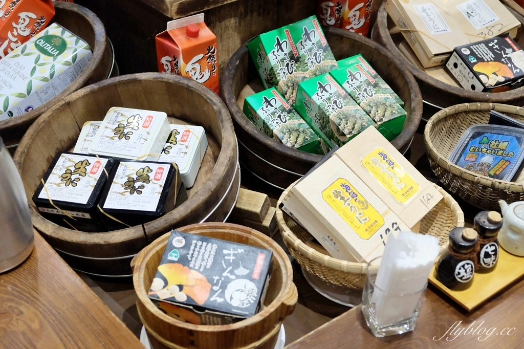 台中北屯｜樂座爐端燒．用船槳送菜到面前，日式榻榻米用餐區 @飛天璇的口袋