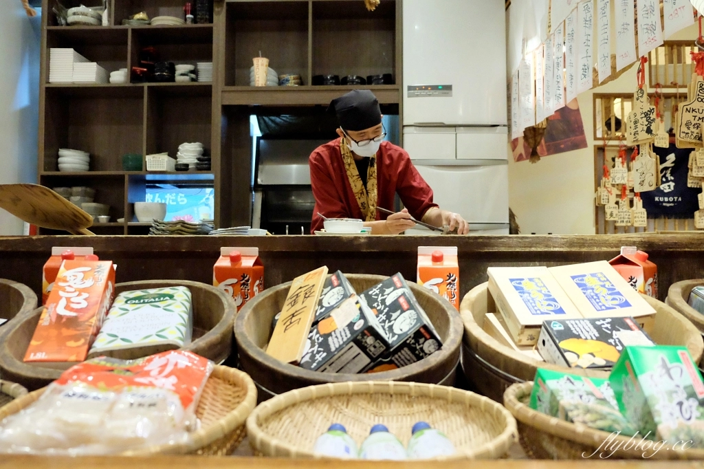 台中北屯｜樂座爐端燒．用船槳送菜到面前，日式榻榻米用餐區 @飛天璇的口袋