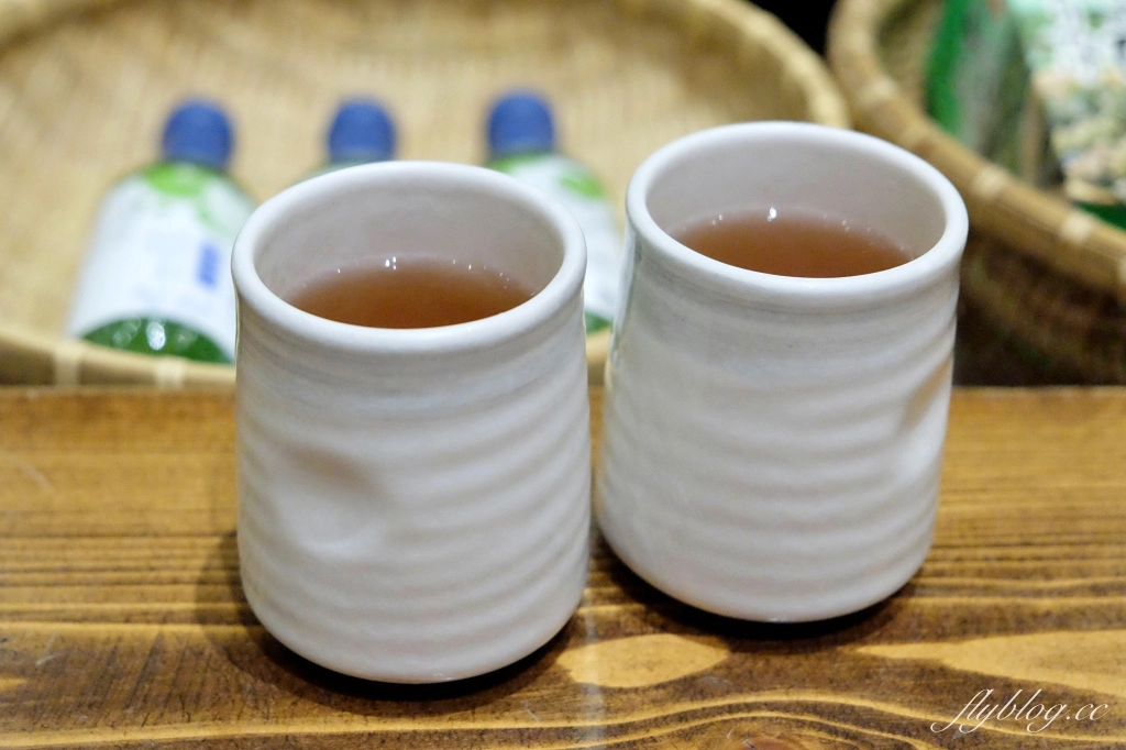 台中北屯｜樂座爐端燒．用船槳送菜到面前，日式榻榻米用餐區 @飛天璇的口袋