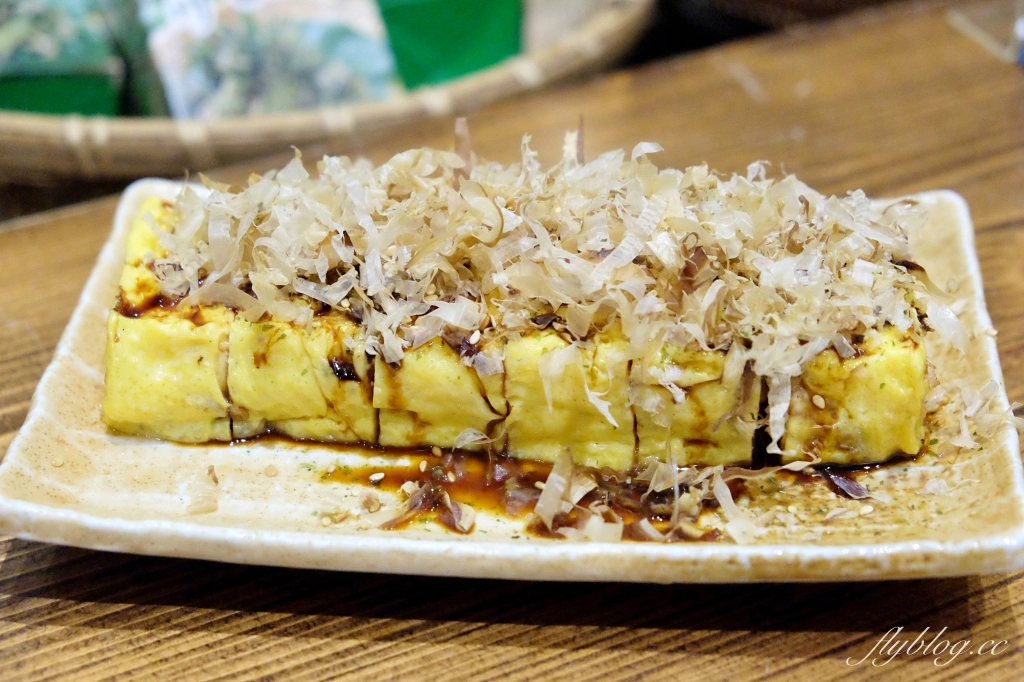 台中北屯｜樂座爐端燒．用船槳送菜到面前，日式榻榻米用餐區 @飛天璇的口袋