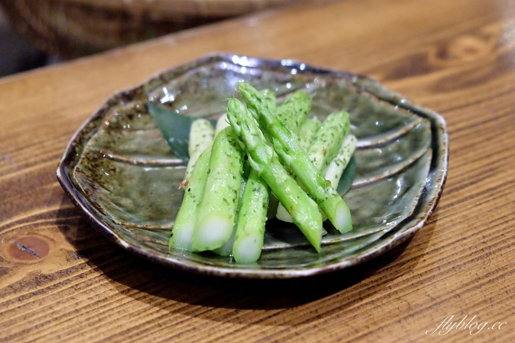 台中北屯｜樂座爐端燒．用船槳送菜到面前，日式榻榻米用餐區 @飛天璇的口袋