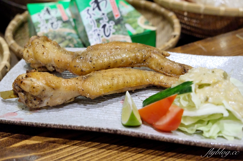 台中北屯｜樂座爐端燒．用船槳送菜到面前，日式榻榻米用餐區 @飛天璇的口袋