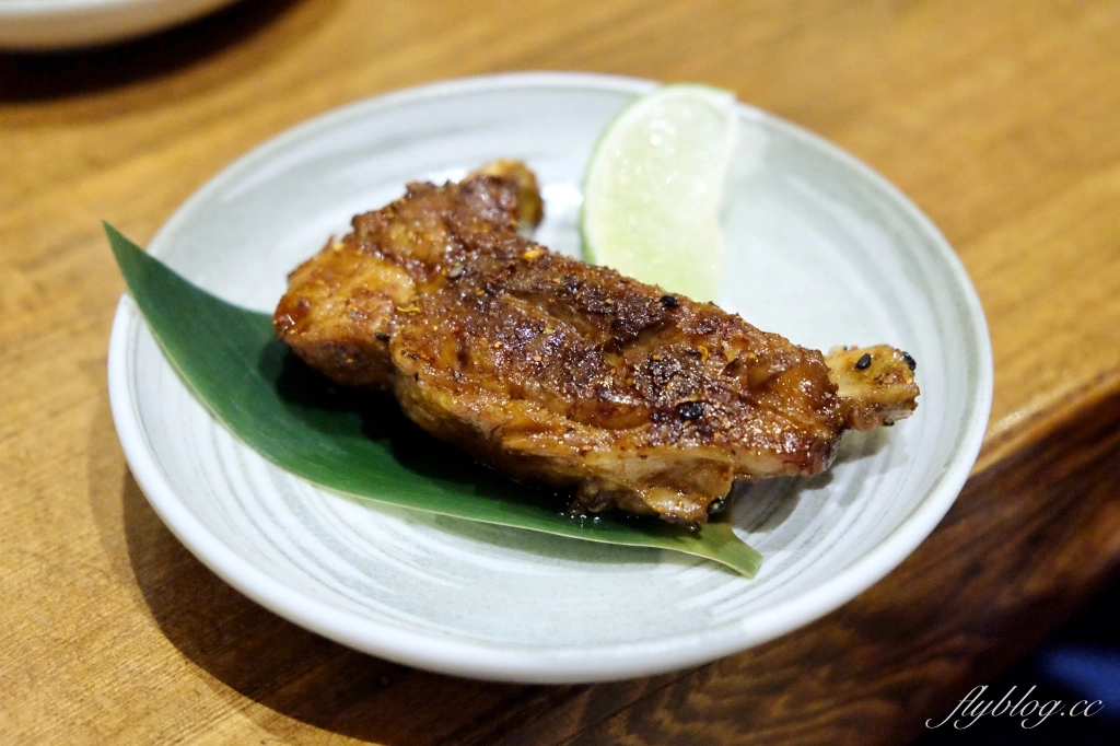 台中北屯｜樂座爐端燒．用船槳送菜到面前，日式榻榻米用餐區 @飛天璇的口袋