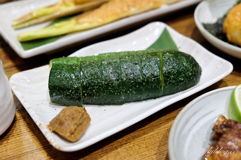 台中北屯｜樂座爐端燒．用船槳送菜到面前，日式榻榻米用餐區 @飛天璇的口袋