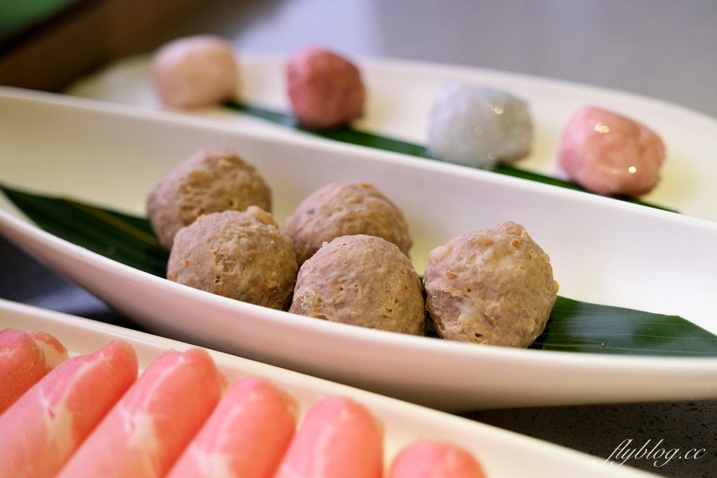 台中西屯｜海底撈火鍋．特殊服務有哪些？隱藏版吃法和特色醬料介紹 @飛天璇的口袋