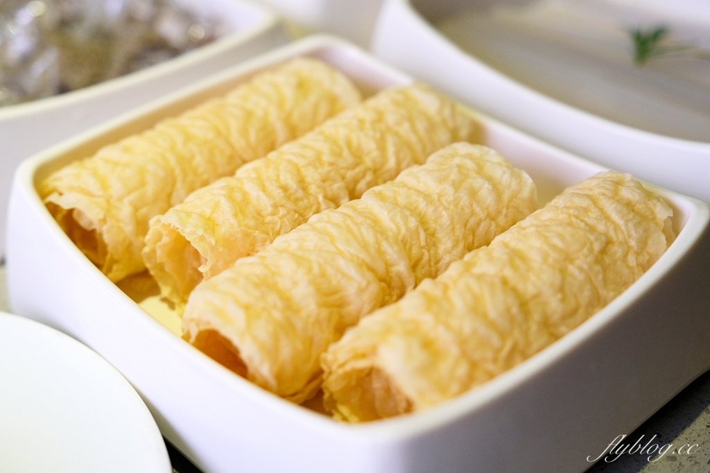 台中西屯｜海底撈火鍋．特殊服務有哪些？隱藏版吃法和特色醬料介紹 @飛天璇的口袋