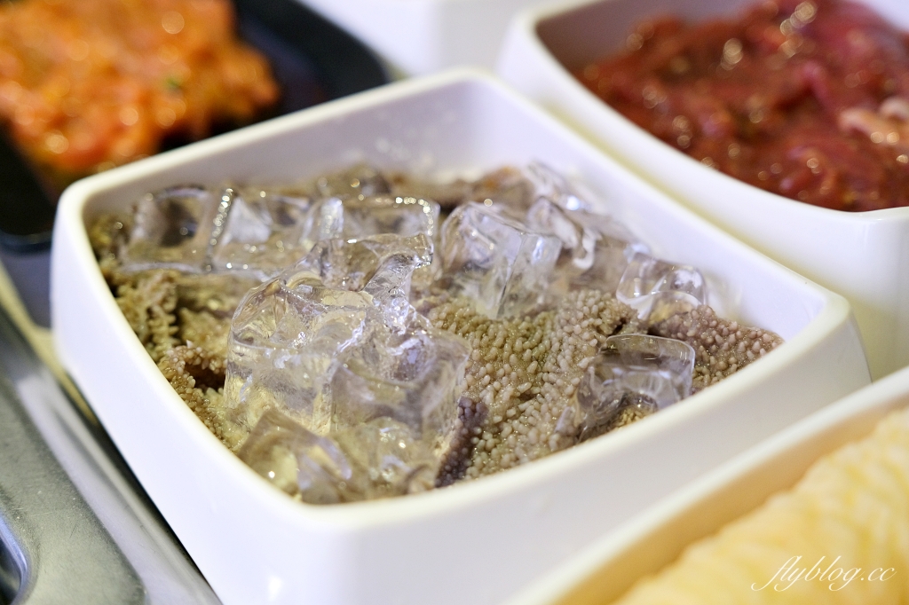 台中西屯｜海底撈火鍋．特殊服務有哪些？隱藏版吃法和特色醬料介紹 @飛天璇的口袋