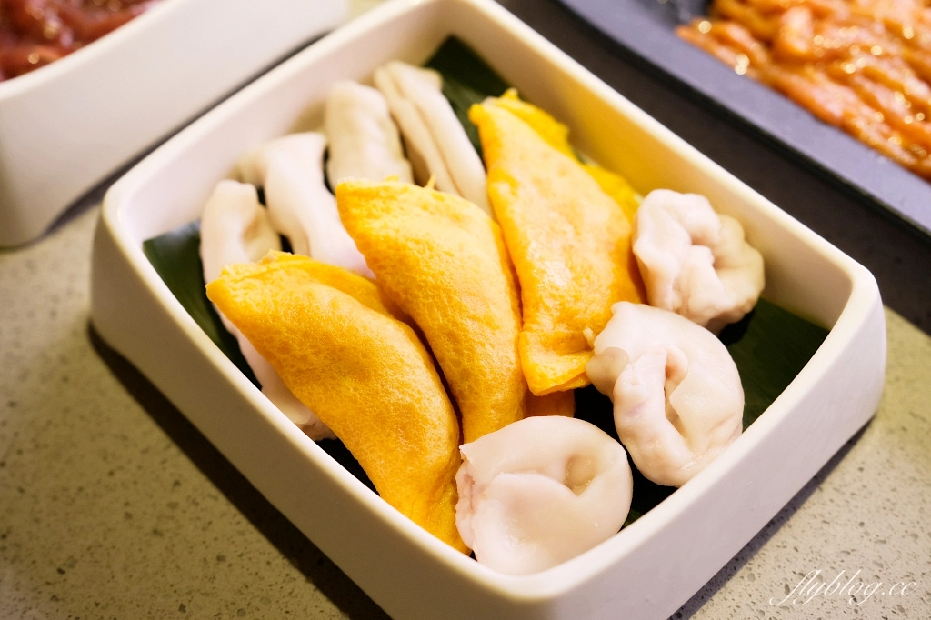 台中西屯｜海底撈火鍋．特殊服務有哪些？隱藏版吃法和特色醬料介紹 @飛天璇的口袋