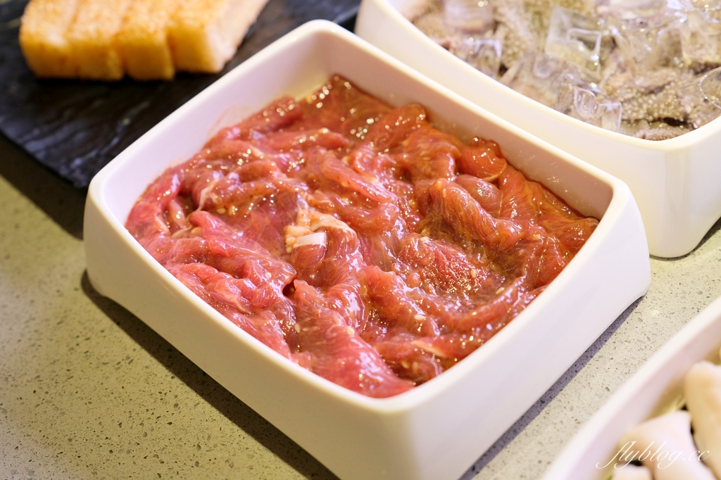 台中西屯｜海底撈火鍋．特殊服務有哪些？隱藏版吃法和特色醬料介紹 @飛天璇的口袋