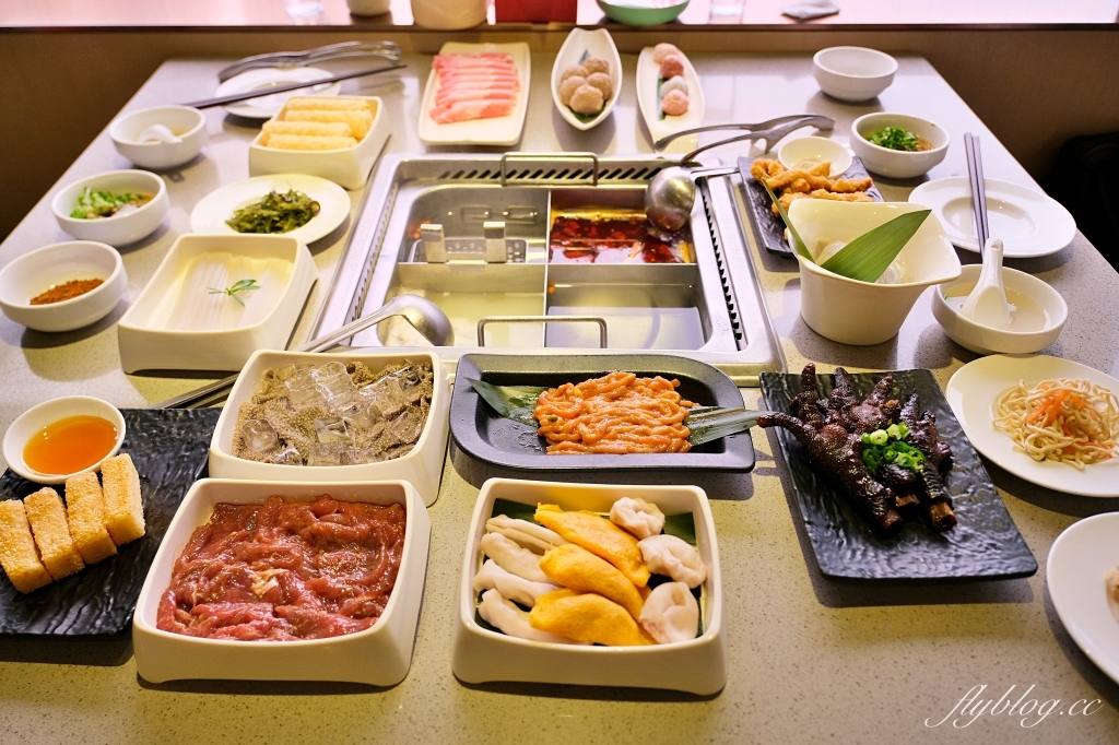 台中西屯｜海底撈火鍋．特殊服務有哪些？隱藏版吃法和特色醬料介紹 @飛天璇的口袋