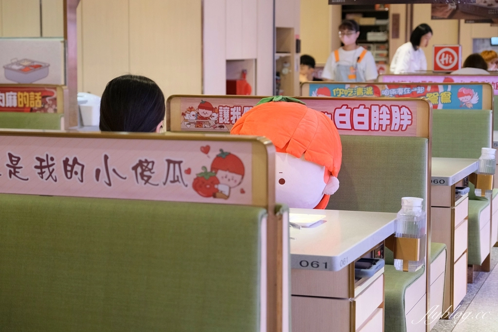 台中西屯｜海底撈火鍋．特殊服務有哪些？隱藏版吃法和特色醬料介紹 @飛天璇的口袋