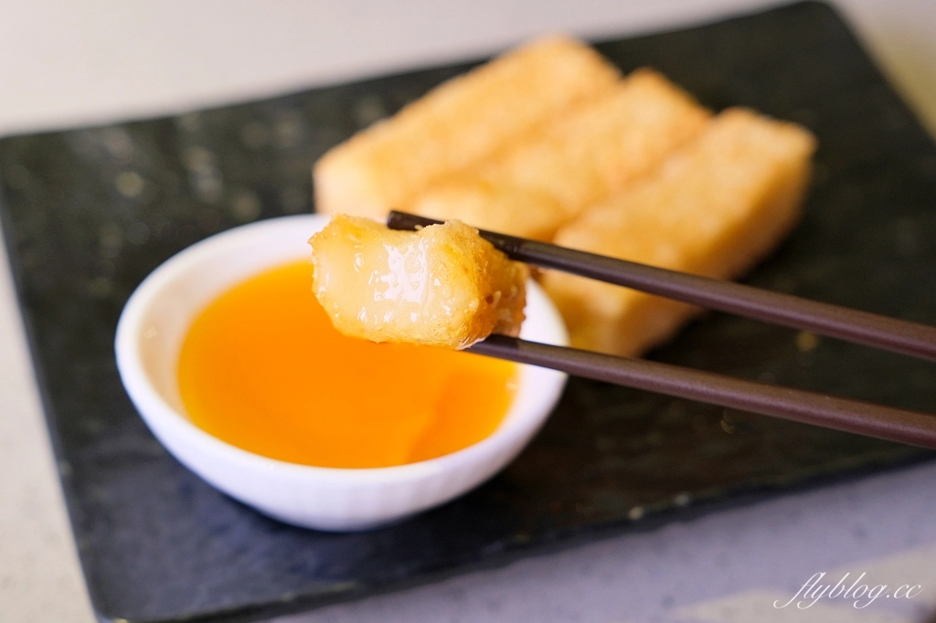 台中西屯｜海底撈火鍋．特殊服務有哪些？隱藏版吃法和特色醬料介紹 @飛天璇的口袋