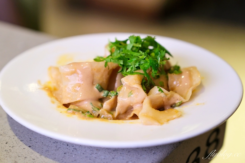 台中西屯｜海底撈火鍋．特殊服務有哪些？隱藏版吃法和特色醬料介紹 @飛天璇的口袋