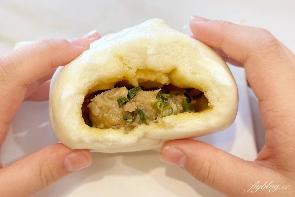 台中北屯｜阿嬤肉包．松竹路17元的鮮肉包，原中國醫院旁陳記阿嬤肉包老闆 @飛天璇的口袋