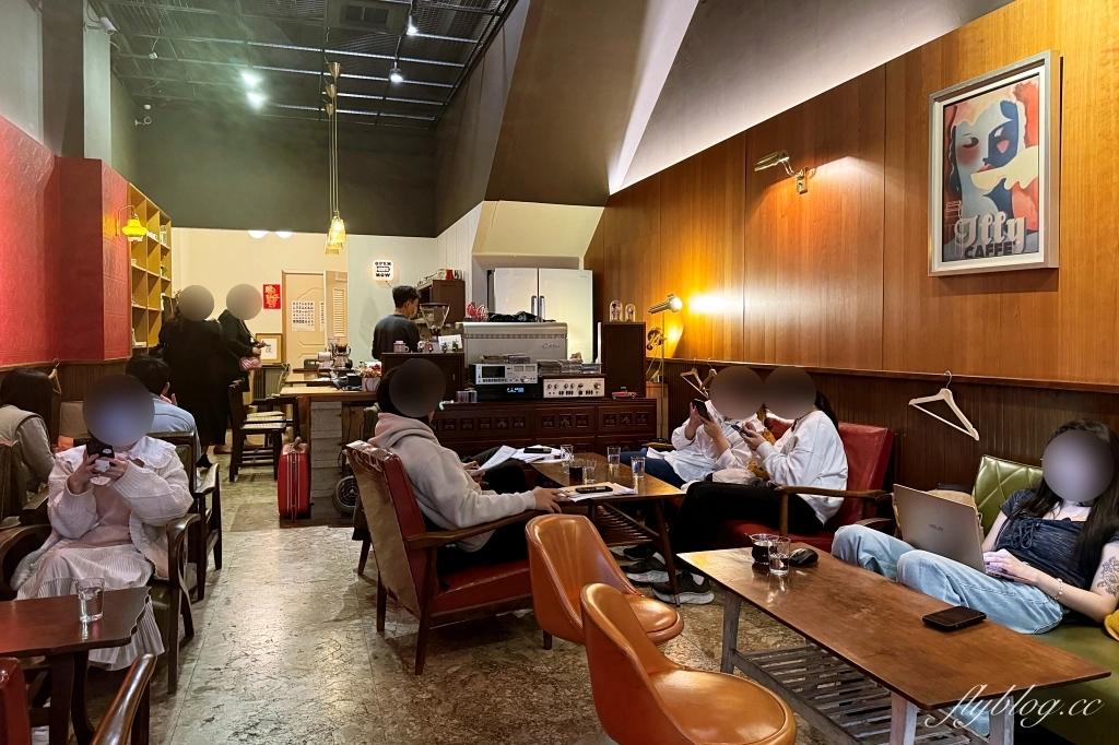 台中西屯｜多美咖啡．原沒有名字的咖啡館．精明一街老宅風新亮點 @飛天璇的口袋