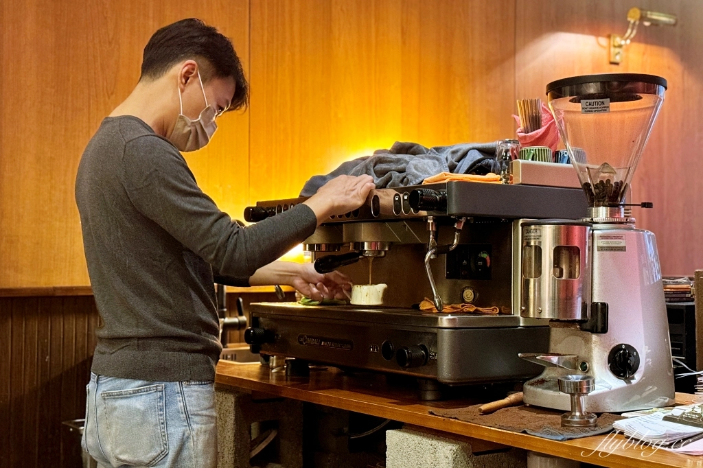 台中西屯｜多美咖啡．原沒有名字的咖啡館．精明一街老宅風新亮點 @飛天璇的口袋
