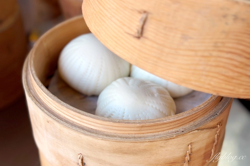 台中北屯｜阿嬤肉包．松竹路17元的鮮肉包，原中國醫院旁陳記阿嬤肉包老闆 @飛天璇的口袋