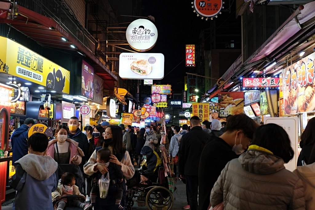 台中西屯｜官芝霖大腸包小腸．逢甲夜市人氣美食，吃的是一種台中人的回憶 @飛天璇的口袋