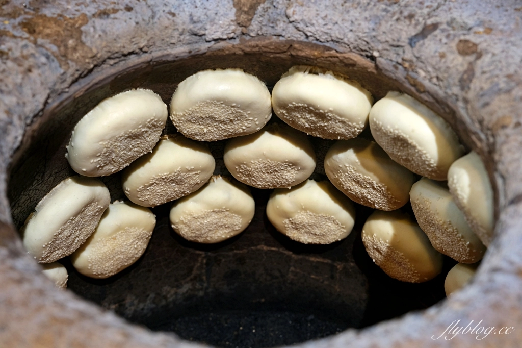 台中西屯｜帝鈞胡椒餅．紅到國外的逢甲夜市美食，榮獲米其林指南推薦 @飛天璇的口袋