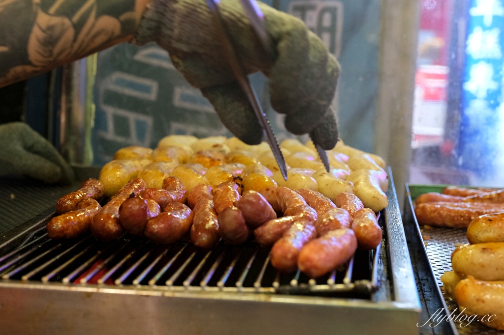 台中西屯｜官芝霖大腸包小腸．逢甲夜市人氣美食，吃的是一種台中人的回憶 @飛天璇的口袋