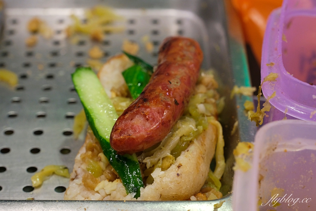 台中西屯｜官芝霖大腸包小腸．逢甲夜市人氣美食，吃的是一種台中人的回憶 @飛天璇的口袋