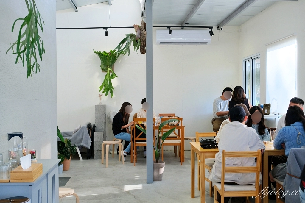 南投埔里｜Middle coffee 明豆咖啡．地母廟旁的韓系咖啡館，咖啡好喝有水準 @飛天璇的口袋