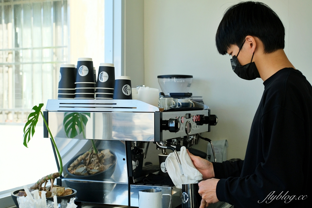 南投埔里｜Middle coffee 明豆咖啡．地母廟旁的韓系咖啡館，咖啡好喝有水準 @飛天璇的口袋