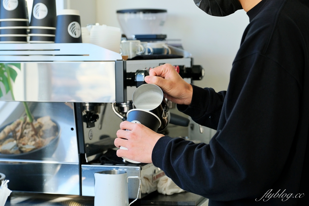 南投埔里｜Middle coffee 明豆咖啡．地母廟旁的韓系咖啡館，咖啡好喝有水準 @飛天璇的口袋