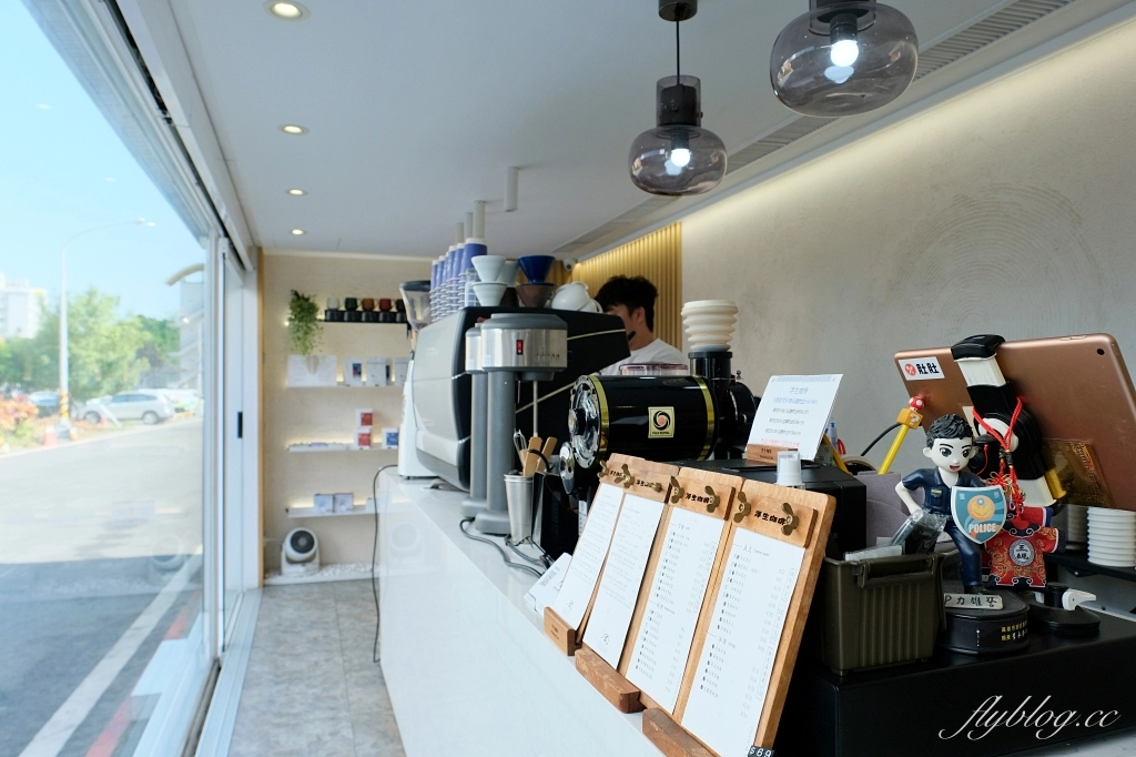 彰化美食｜浮生咖啡．彰化純白貨櫃屋咖啡館，超有水準的咖啡和甜點 @飛天璇的口袋