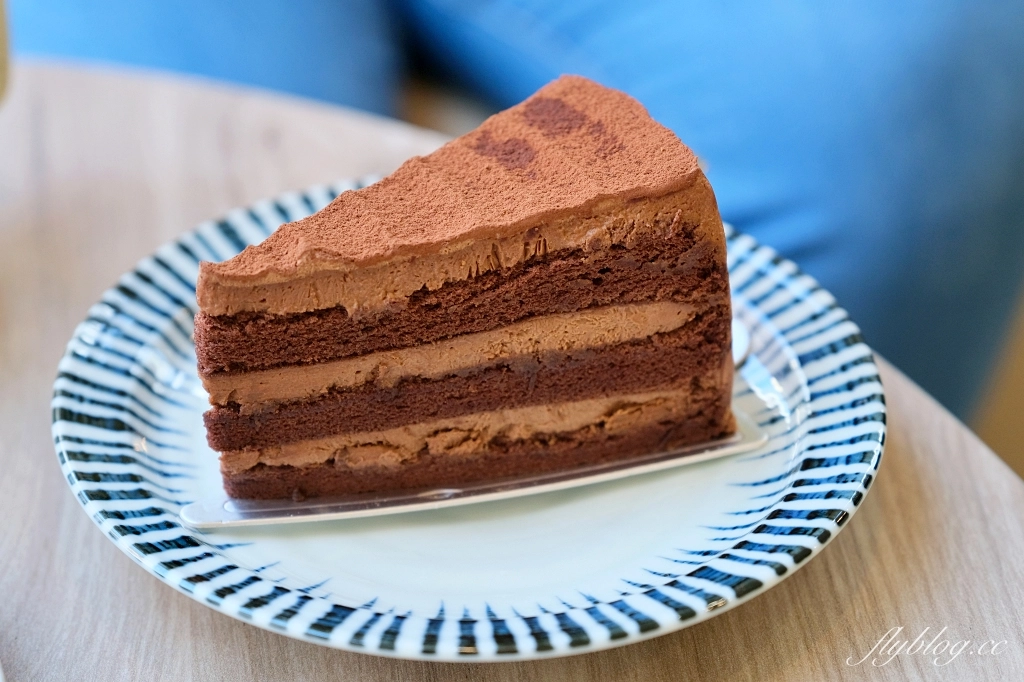 彰化美食｜浮生咖啡．彰化純白貨櫃屋咖啡館，超有水準的咖啡和甜點 @飛天璇的口袋