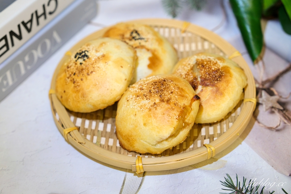 台中西區｜黃家胡椒餅．預約才吃得到，會牽絲的胡椒餅 @飛天璇的口袋