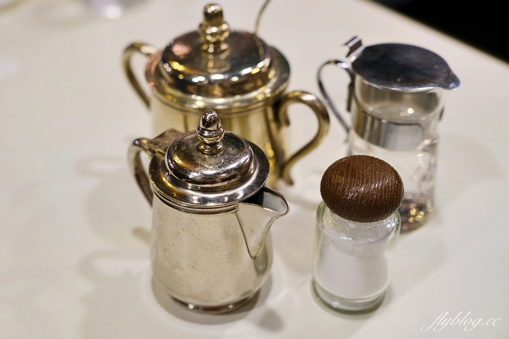 日本長崎｜珈琲富士男．長崎昭和風復古咖啡館，走過70多年歷史老店 @飛天璇的口袋