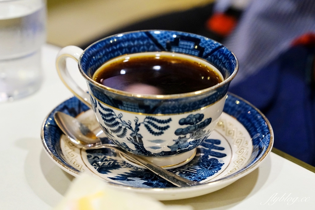 日本長崎｜珈琲富士男．長崎昭和風復古咖啡館，走過70多年歷史老店 @飛天璇的口袋